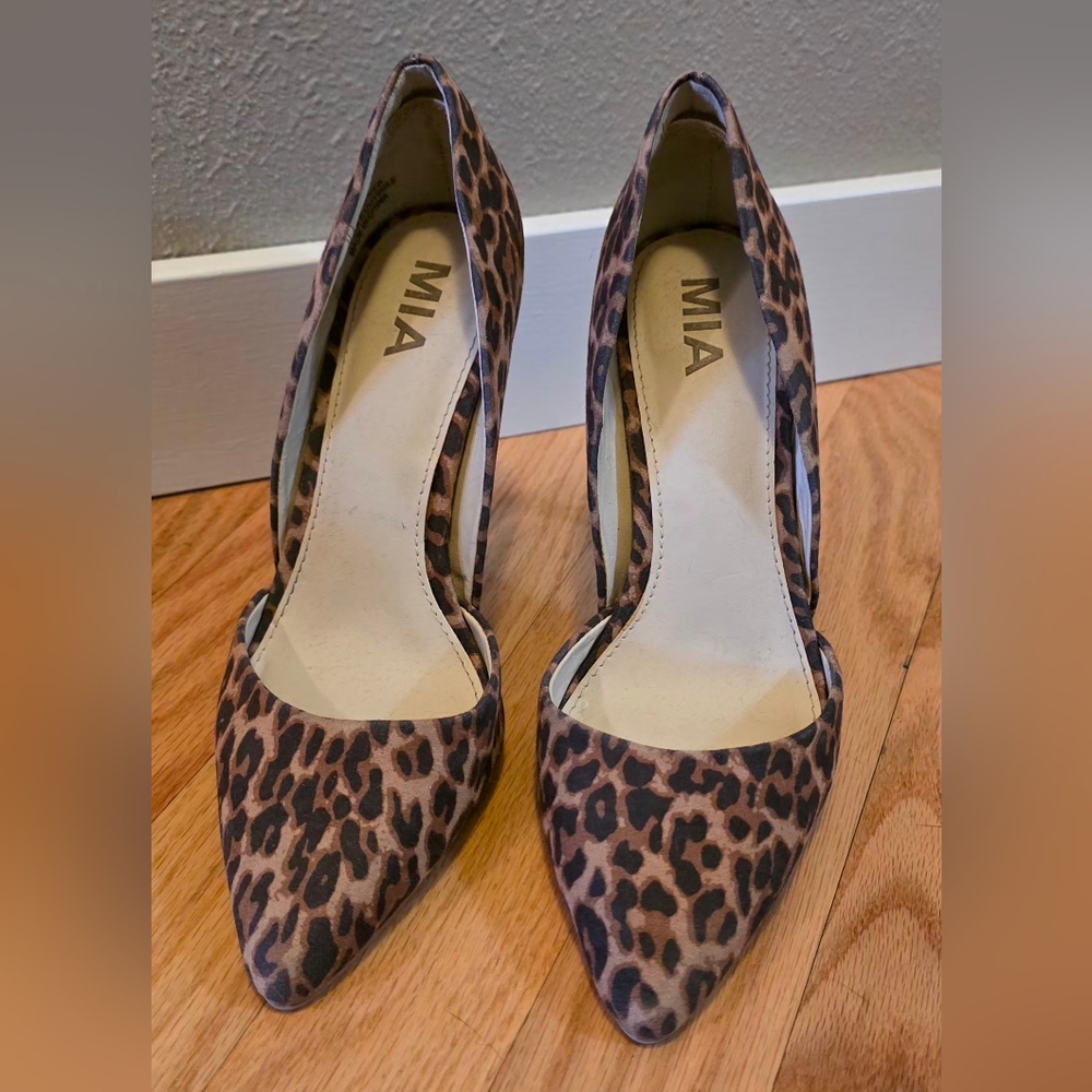 MIA Women's 5.5 Leopard Print Stiletto Heels 4"
